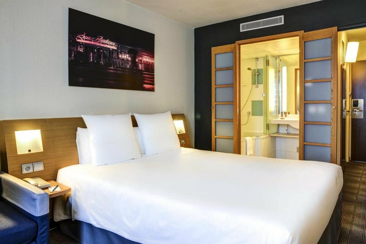 Фото Novotel Paris Suresnes Longchamp