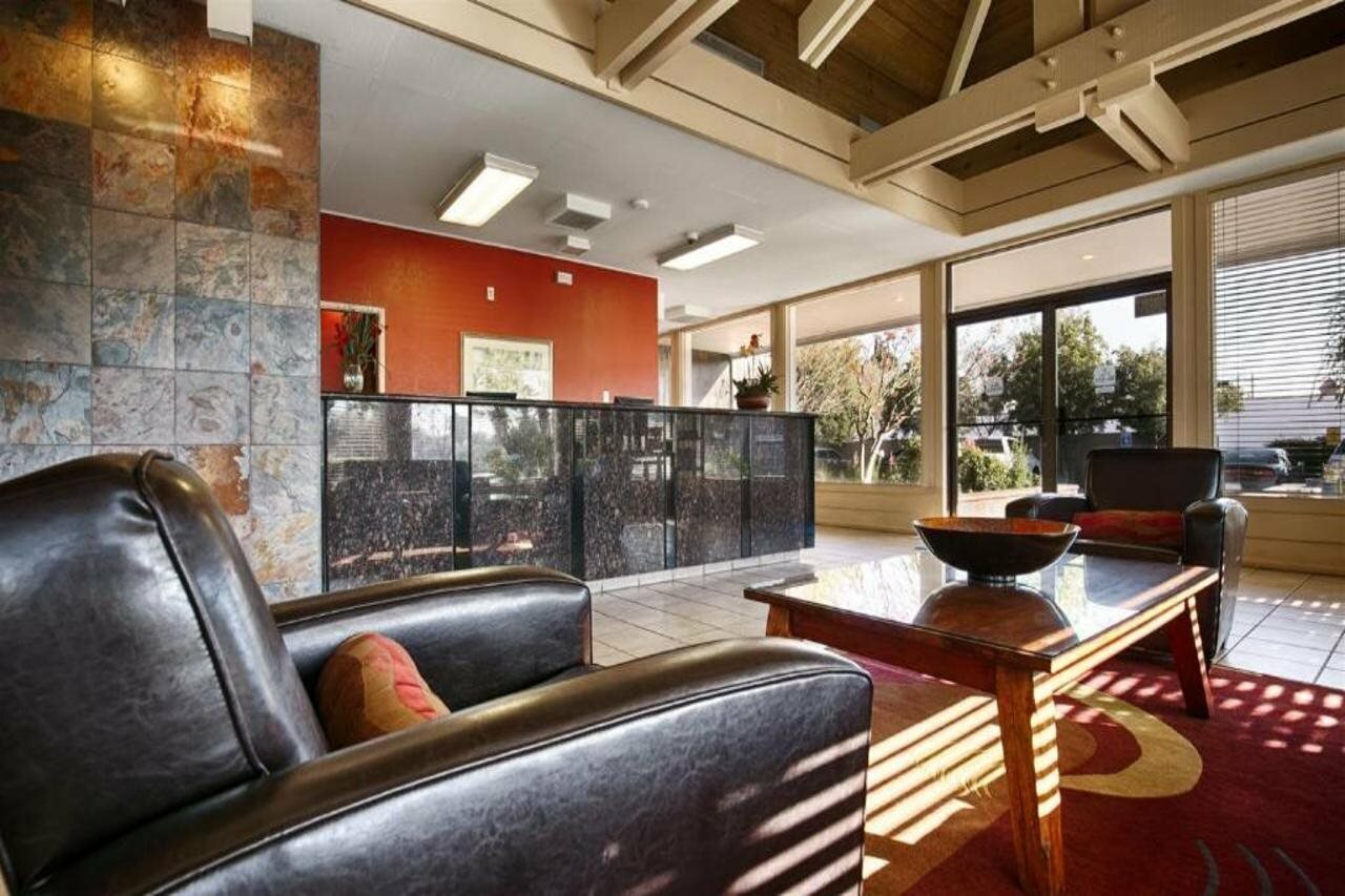 Фото Best Western Village Inn