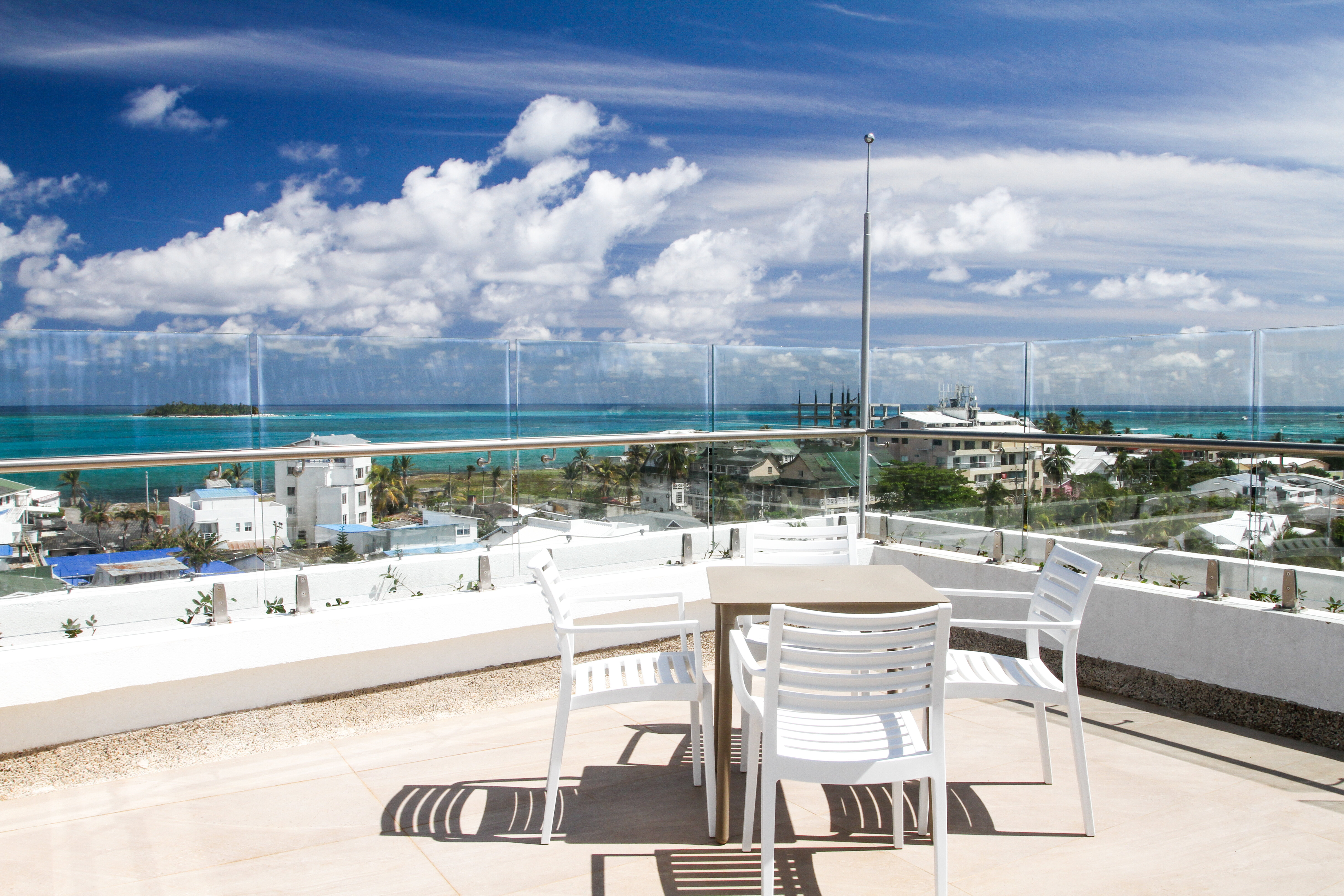 Фото Azure Lofts & Pool Hotel