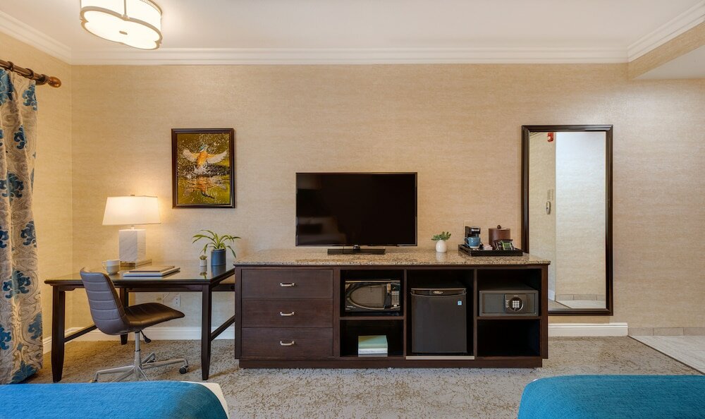 Фото Ayres Suites Diamond Bar