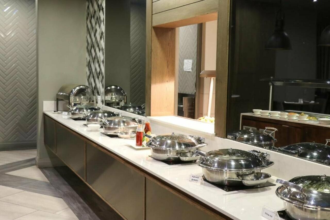 Фото Mayfair Hotel