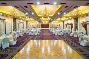 Гостиница Hotel Holiday International