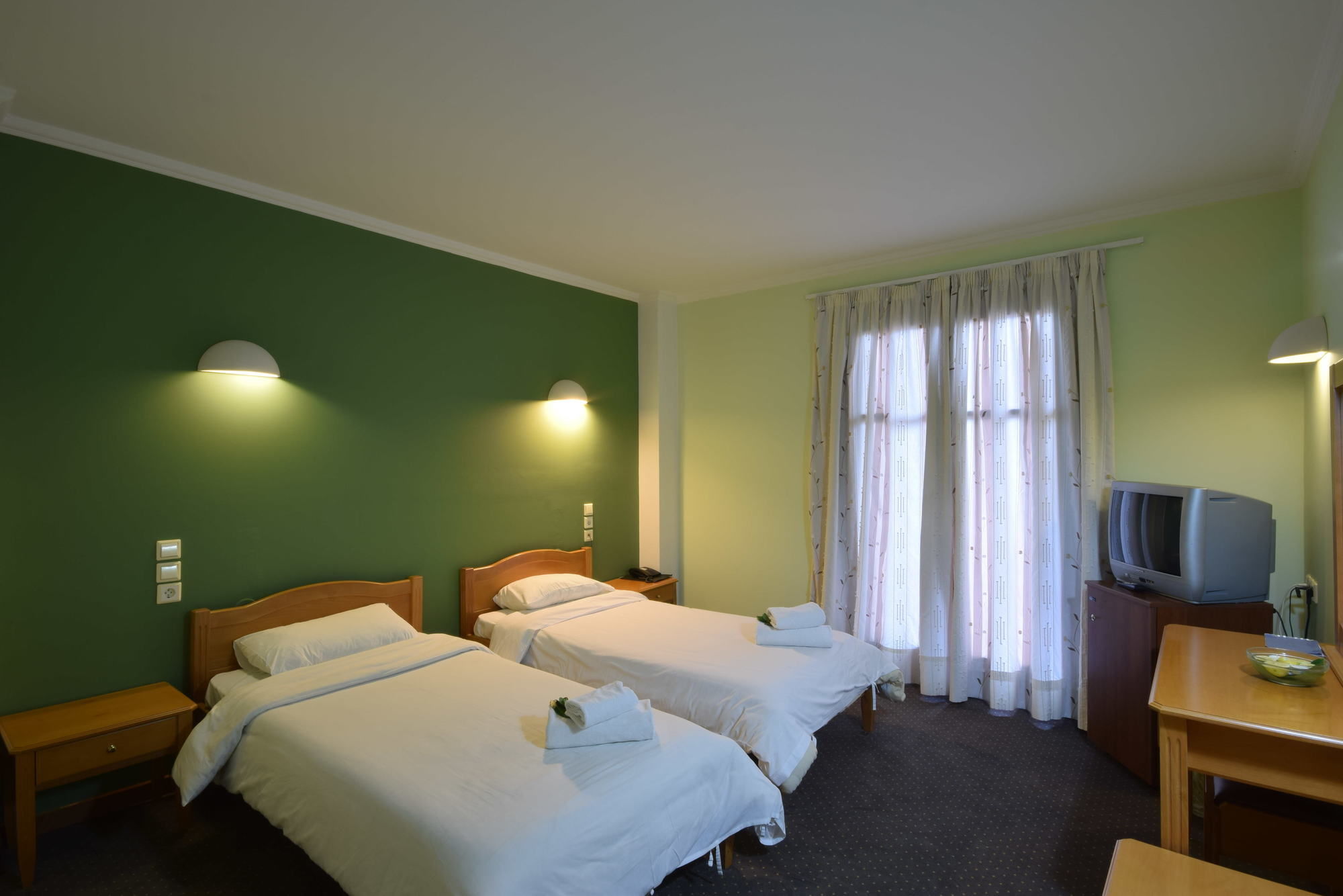 Фото Mont Helmos Hotel