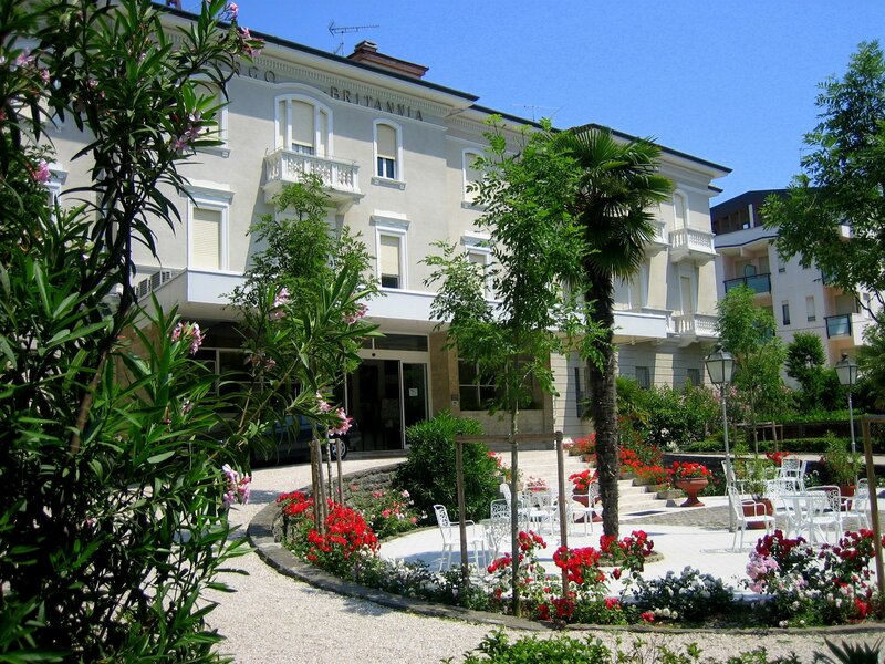 Гостиница Hotel Britannia в Чезенатико