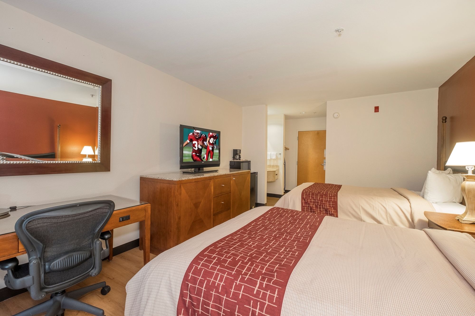 Фото Red Roof Inn & Suites Biloxi