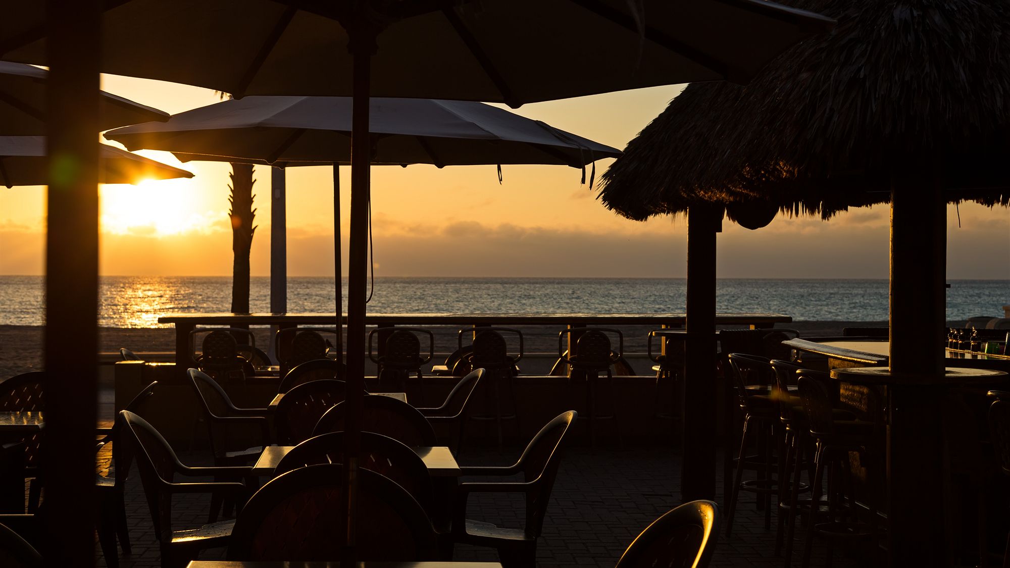 Фото Riptide Oceanfront Hotel