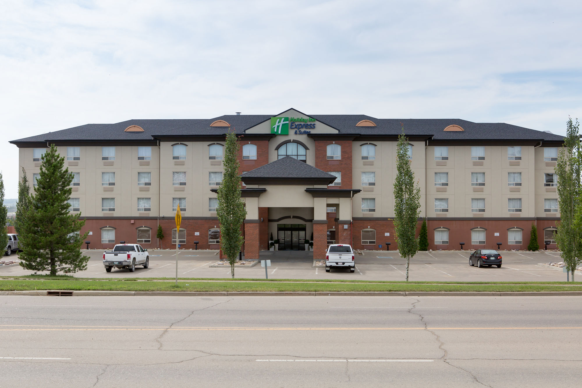 Фото Holiday Inn Express & Suites Drayton Valley