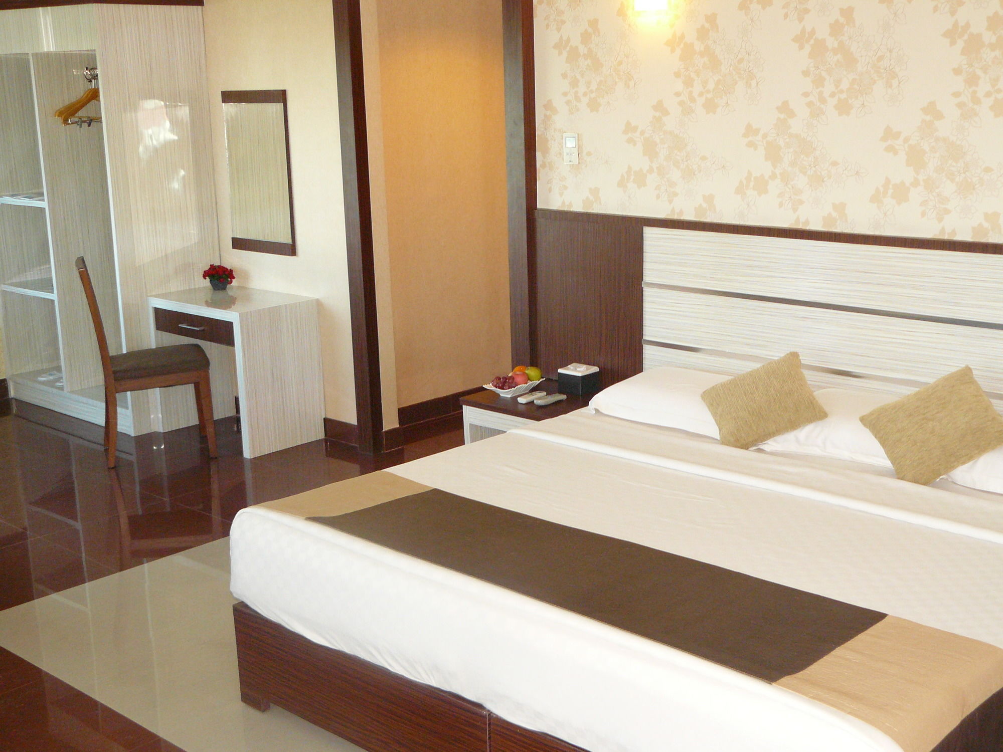 Фото Hotel Oval Surabaya