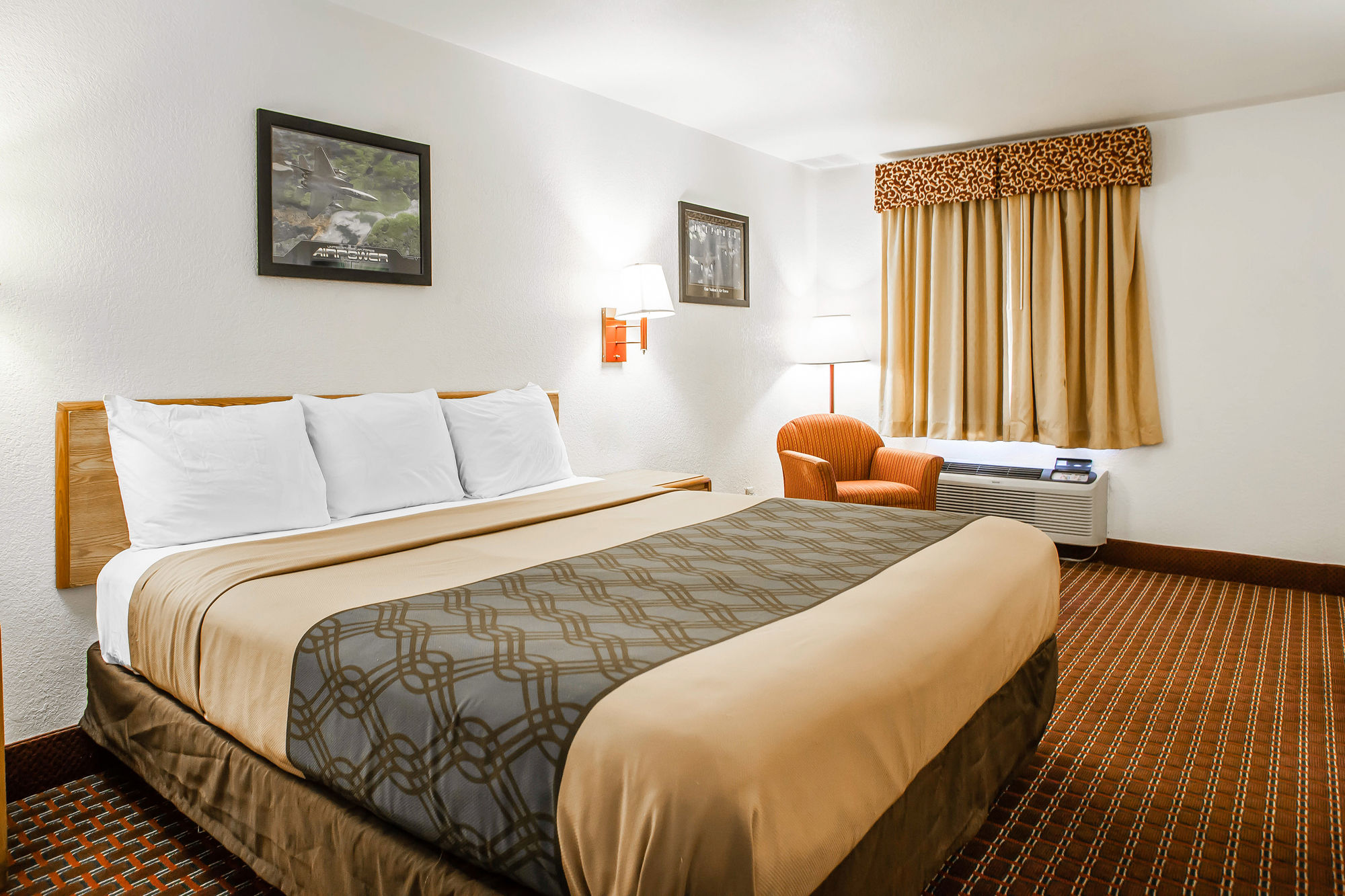 Фото Econo Lodge Truman Inn