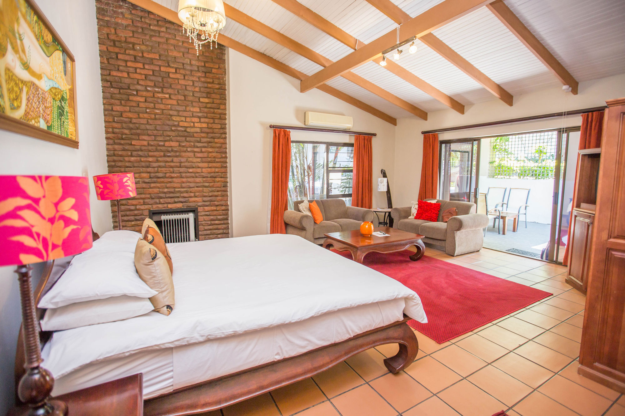 Фото La Roca Guesthouse