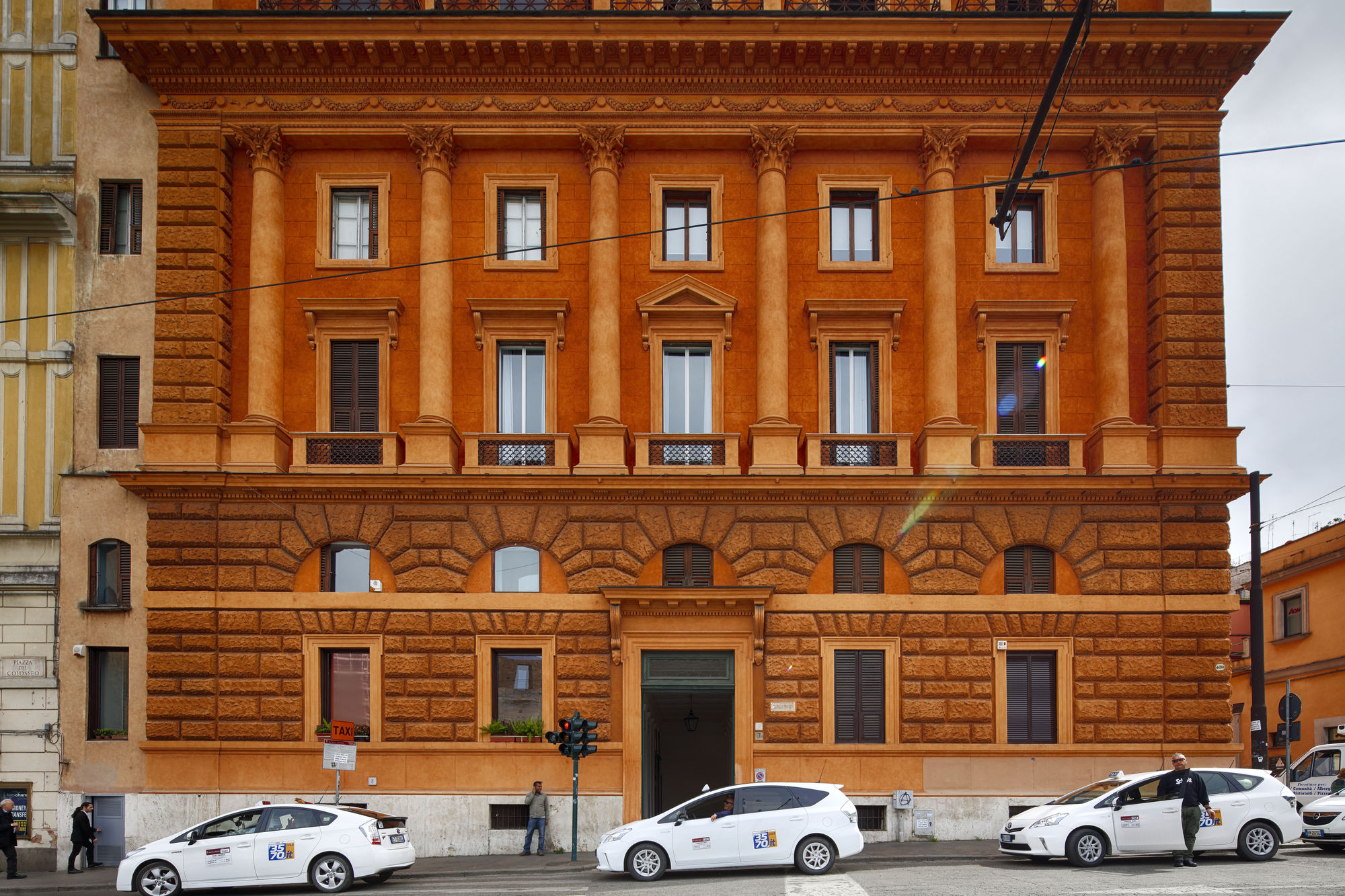 Фото отеля 2