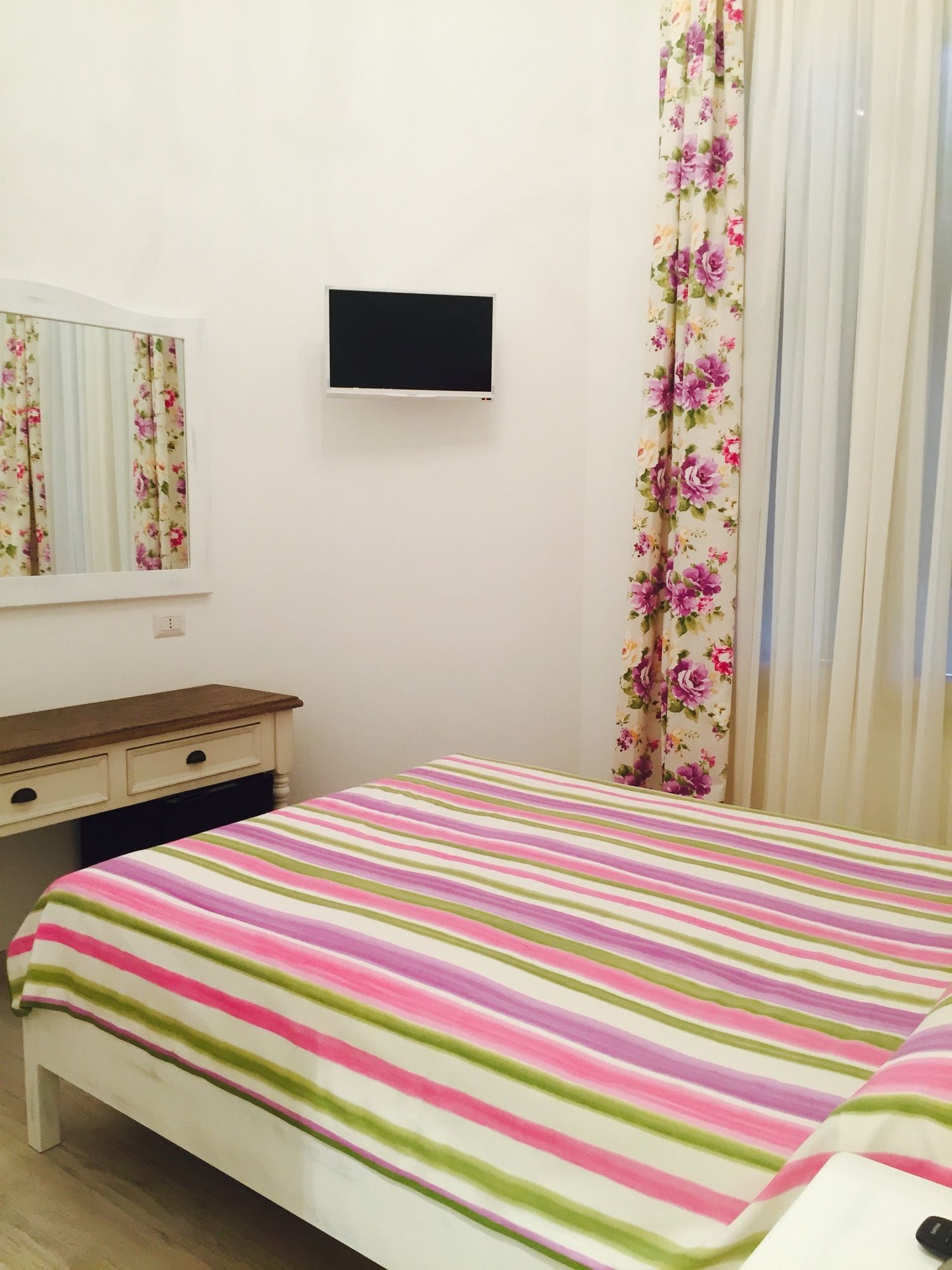 Фото Hotel La Scogliera