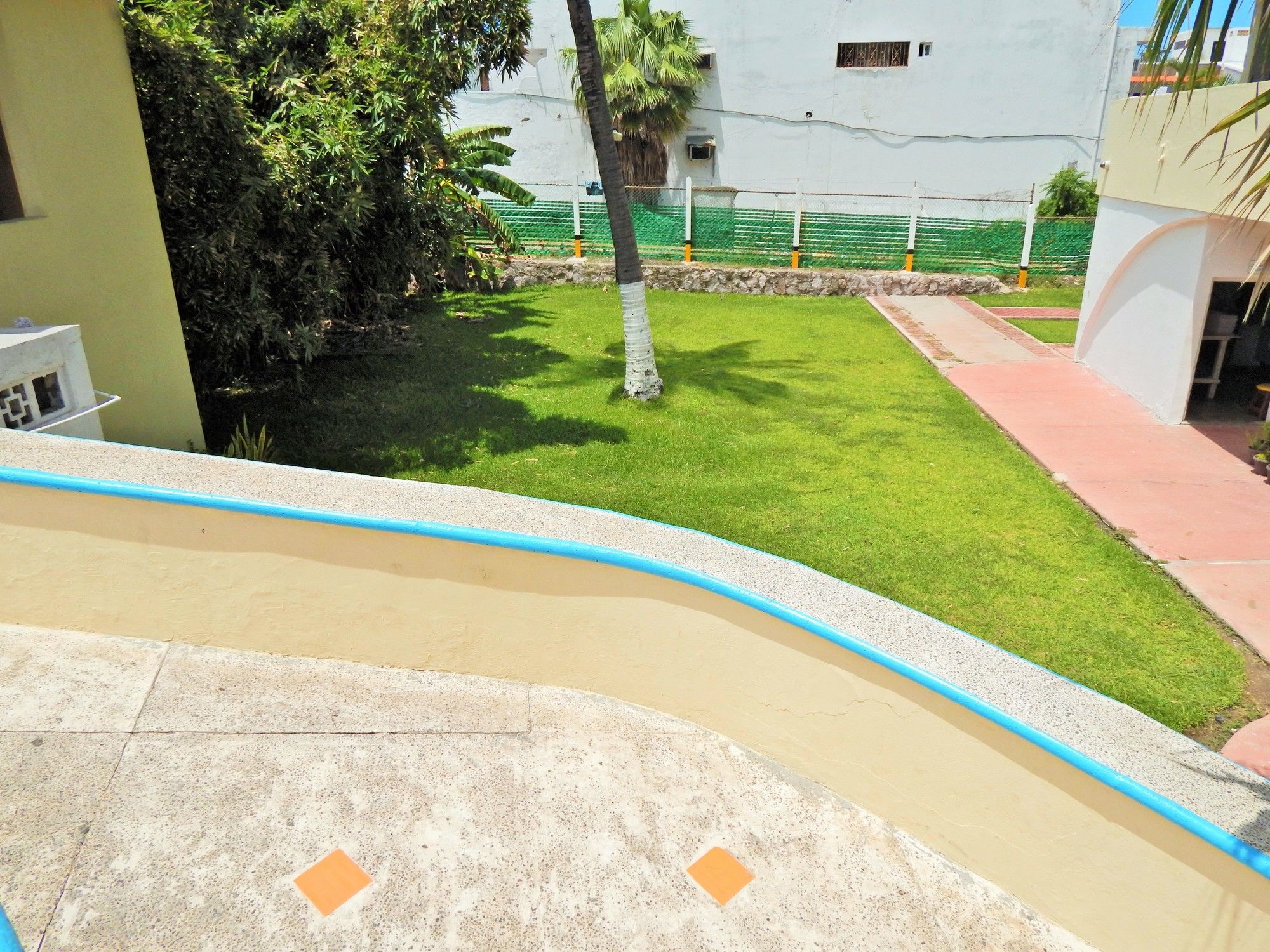 Фото Hotel Las Jacarandas