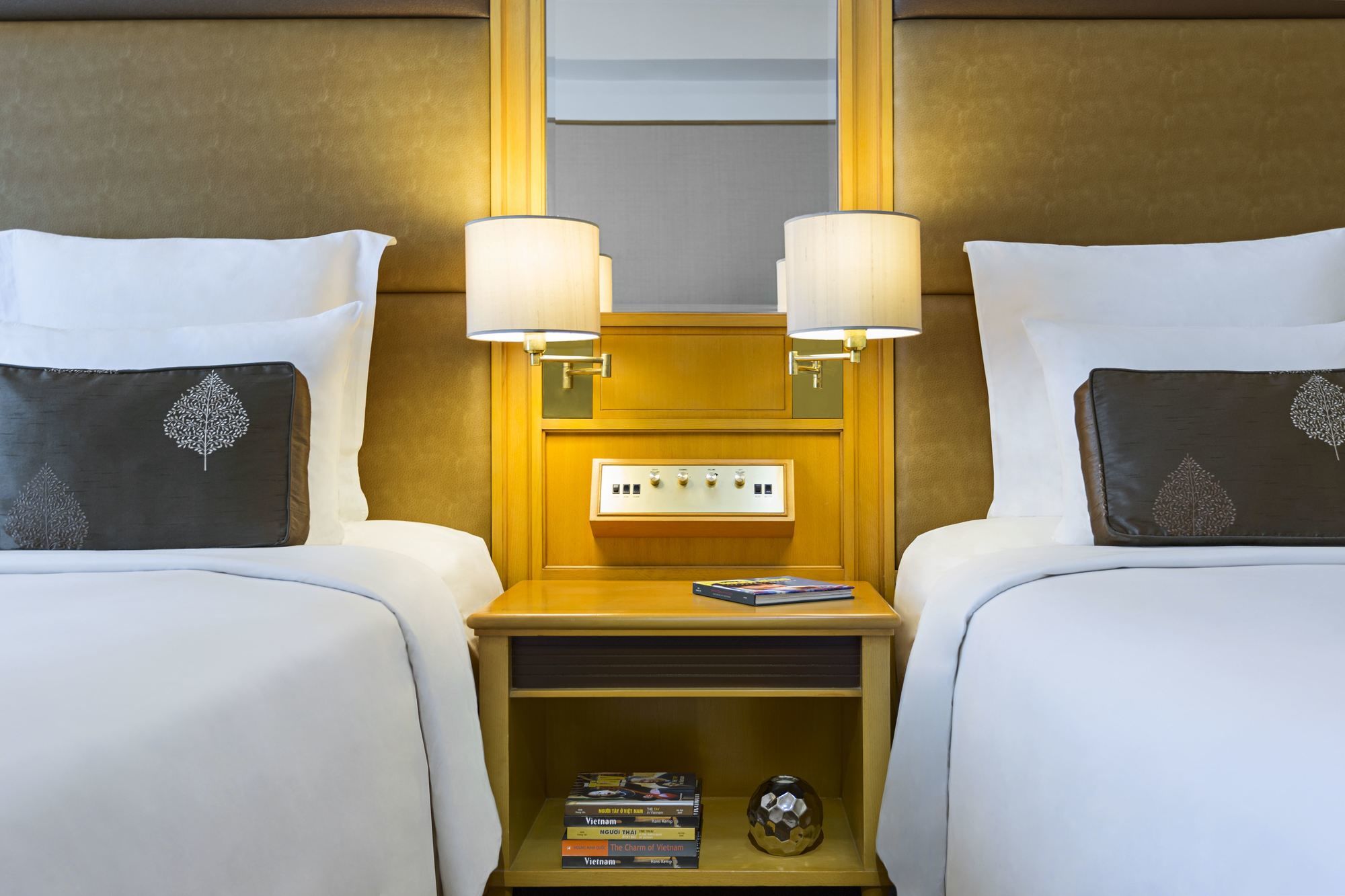 Фото Renaissance Riverside Hotel Saigon