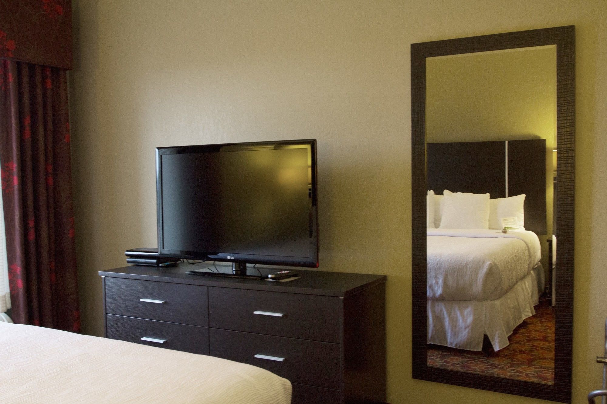 Фото Brentwood Suites