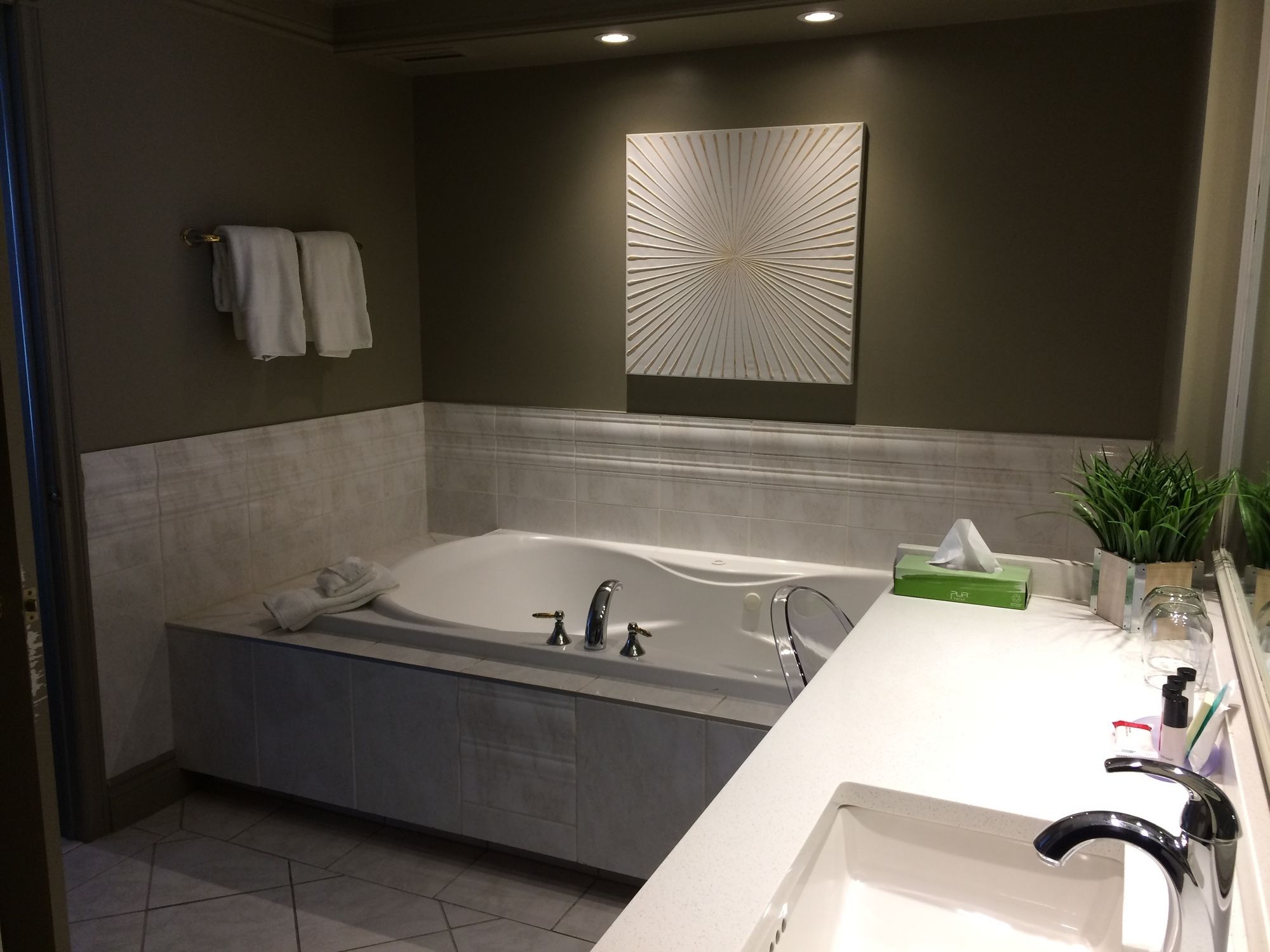 Фото Ramada by Wyndham Cornwall