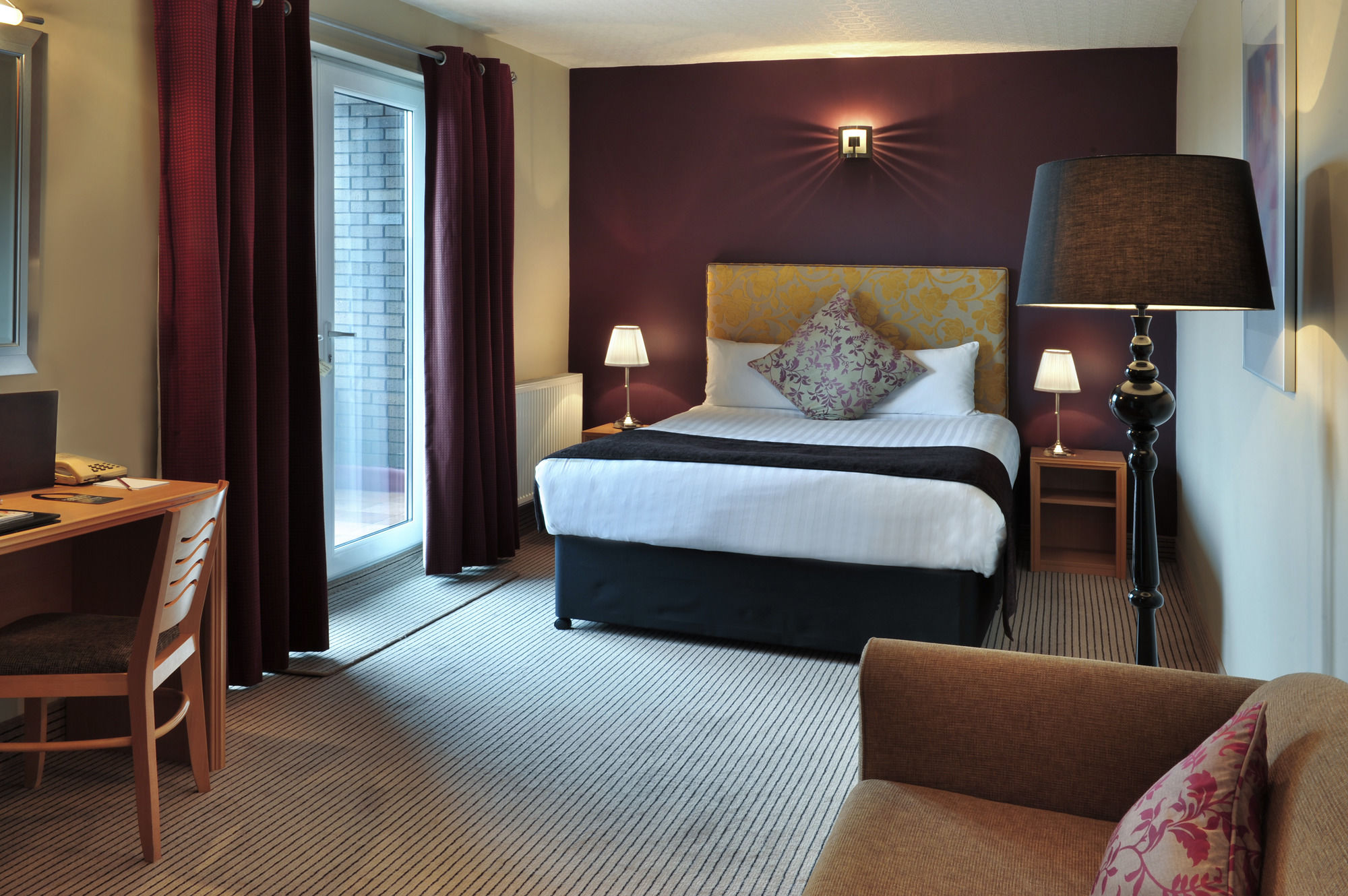 Фото Antoinette Hotel Wimbledon