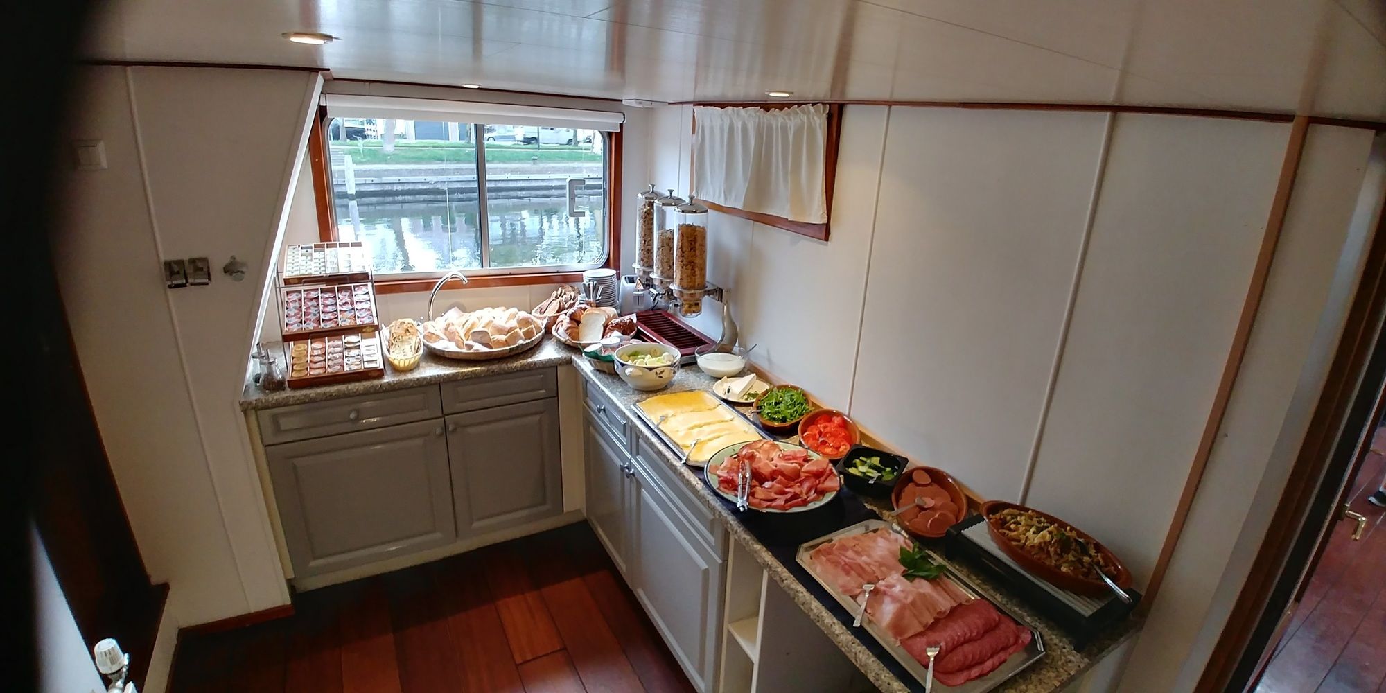 Фото Hotelschip Sarah