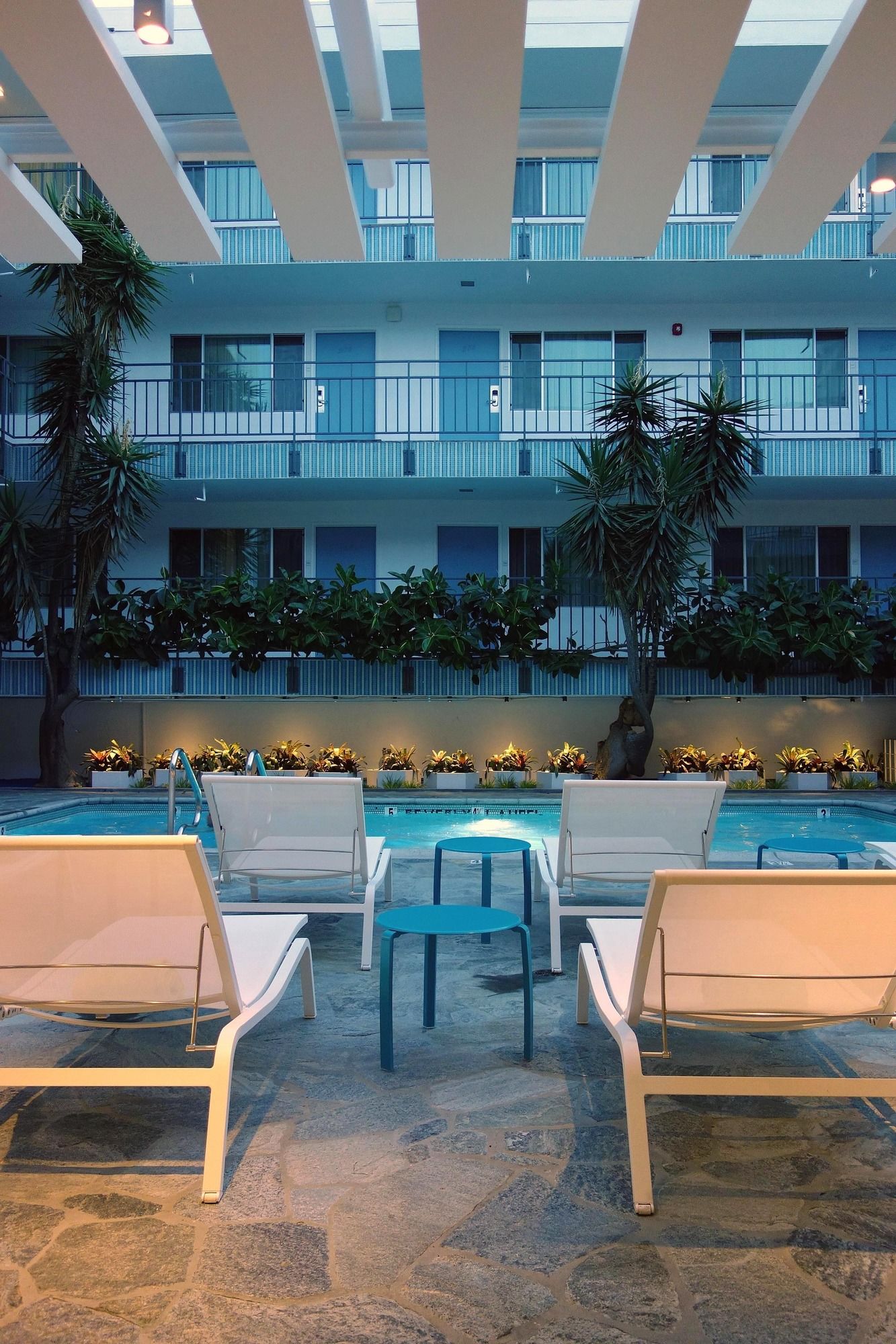 Фото Beverly Laurel Hotel