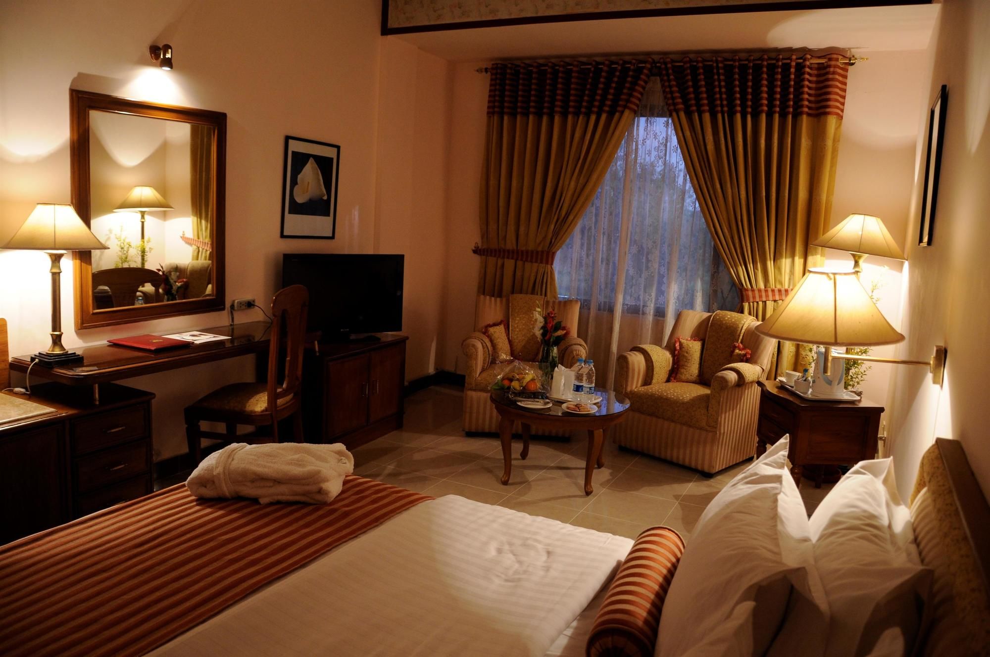 Фото отеля 2