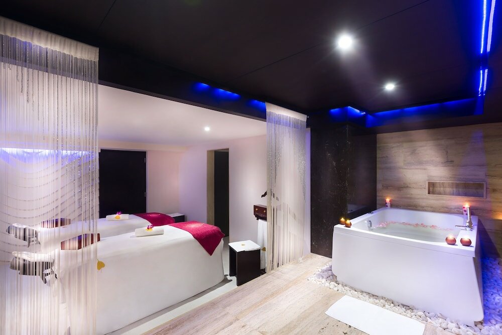 Фото Grand Chennai by Grt Hotels