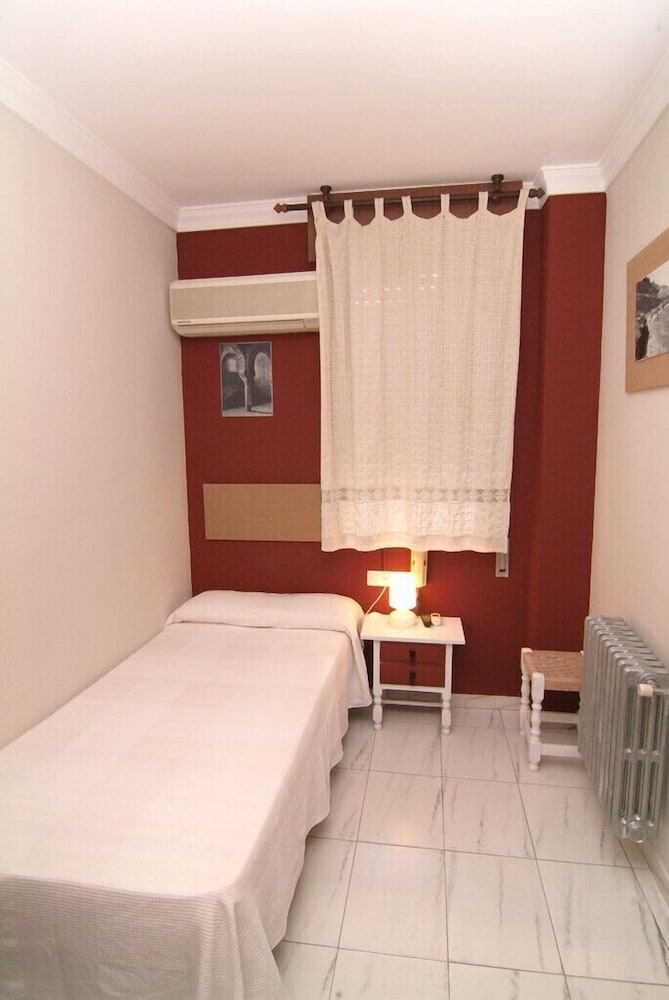 Фото Hotel Virgen de los Reyes