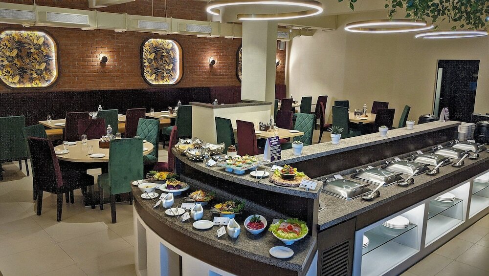 Фото BluPetal - A Business Hotel