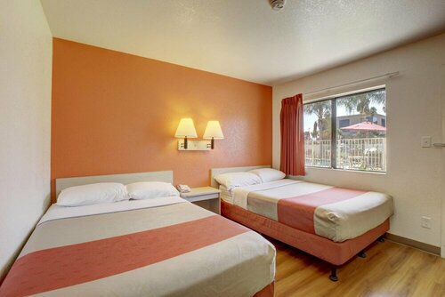Гостиница Motel 6 Corona, Ca в Короне