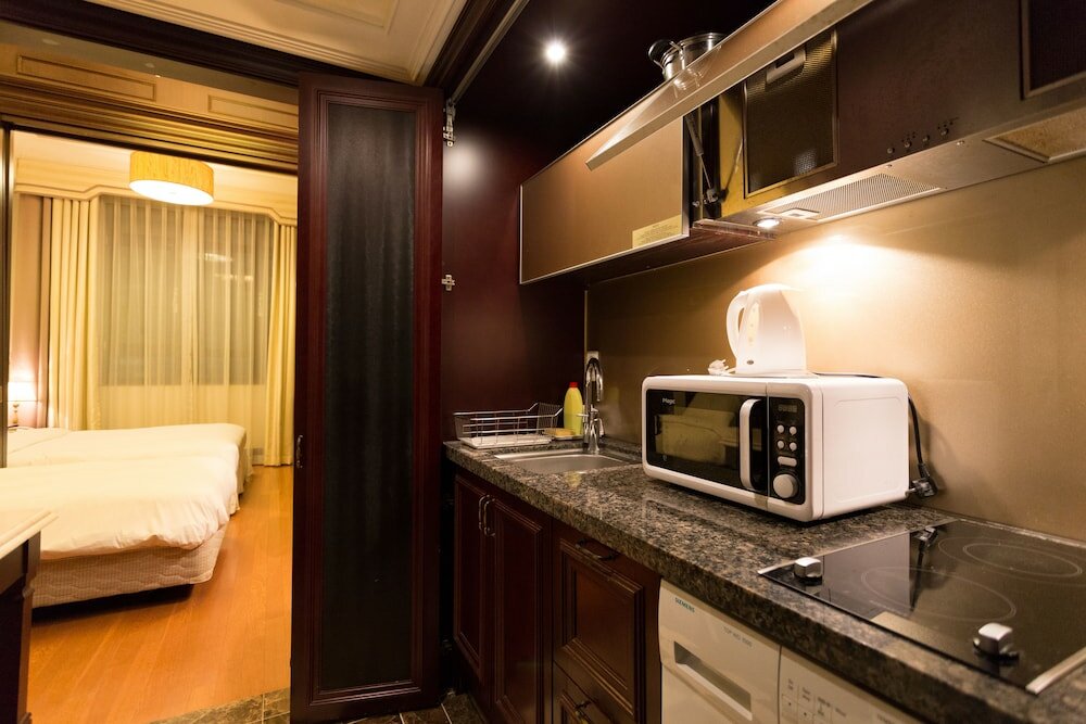 Фото Yeoksam Artnouveau City Hotel and Residence