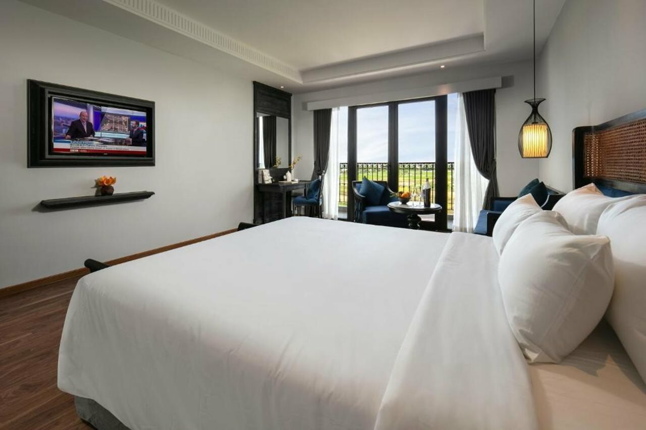 Фото Shining Riverside Hotel and SPA