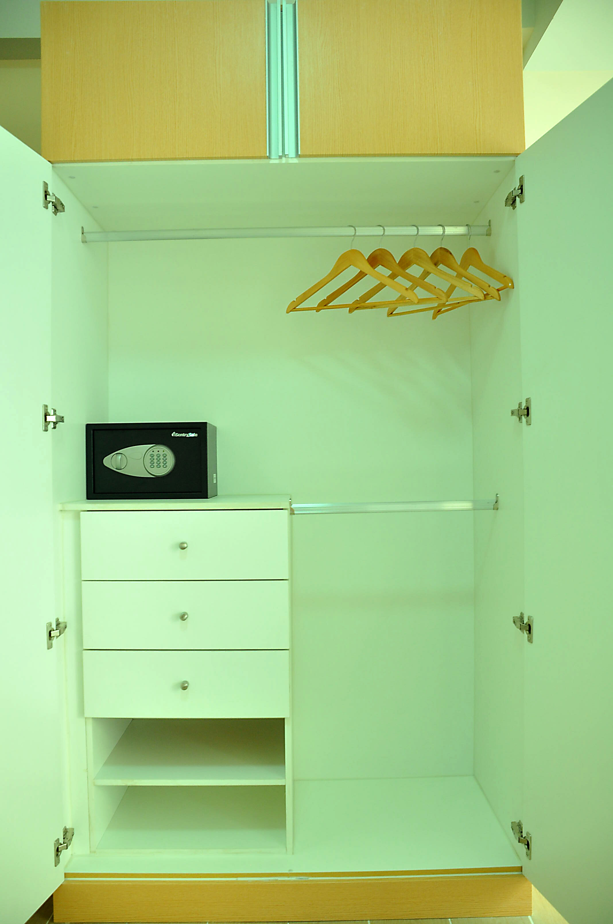 Фото CSuites at Two Central Residences