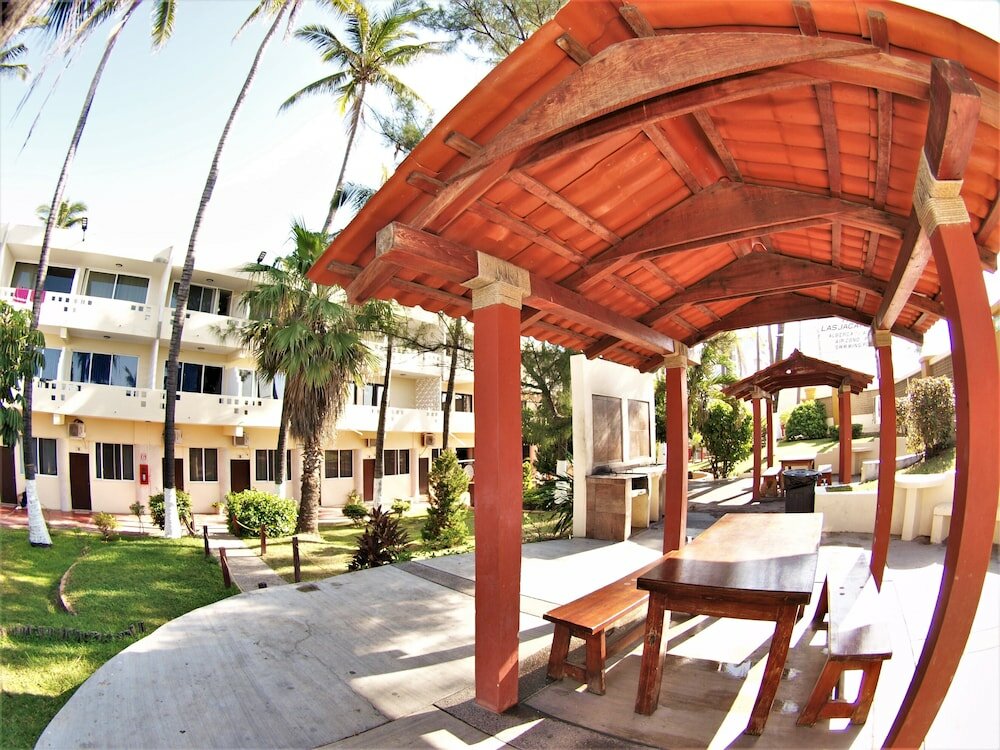 Фото Hotel Las Jacarandas