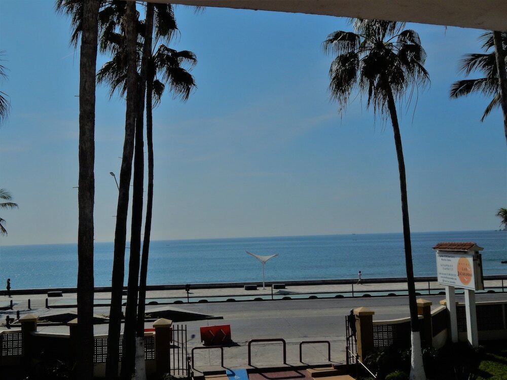 Фото Hotel Las Jacarandas