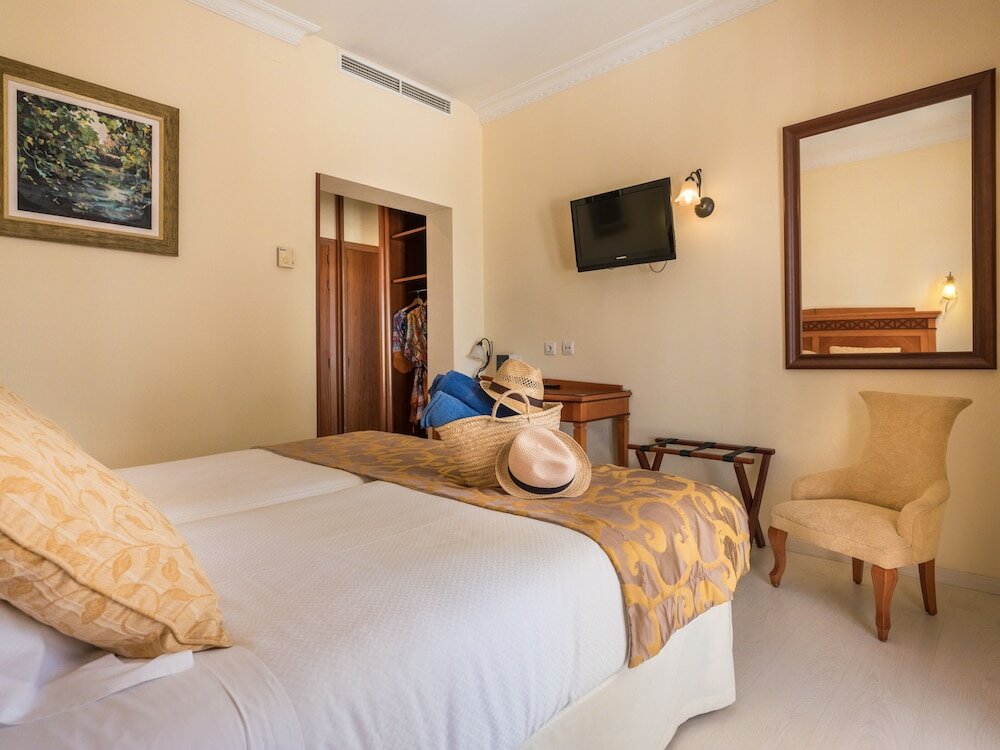 Фото Отель Ciutat Jardi