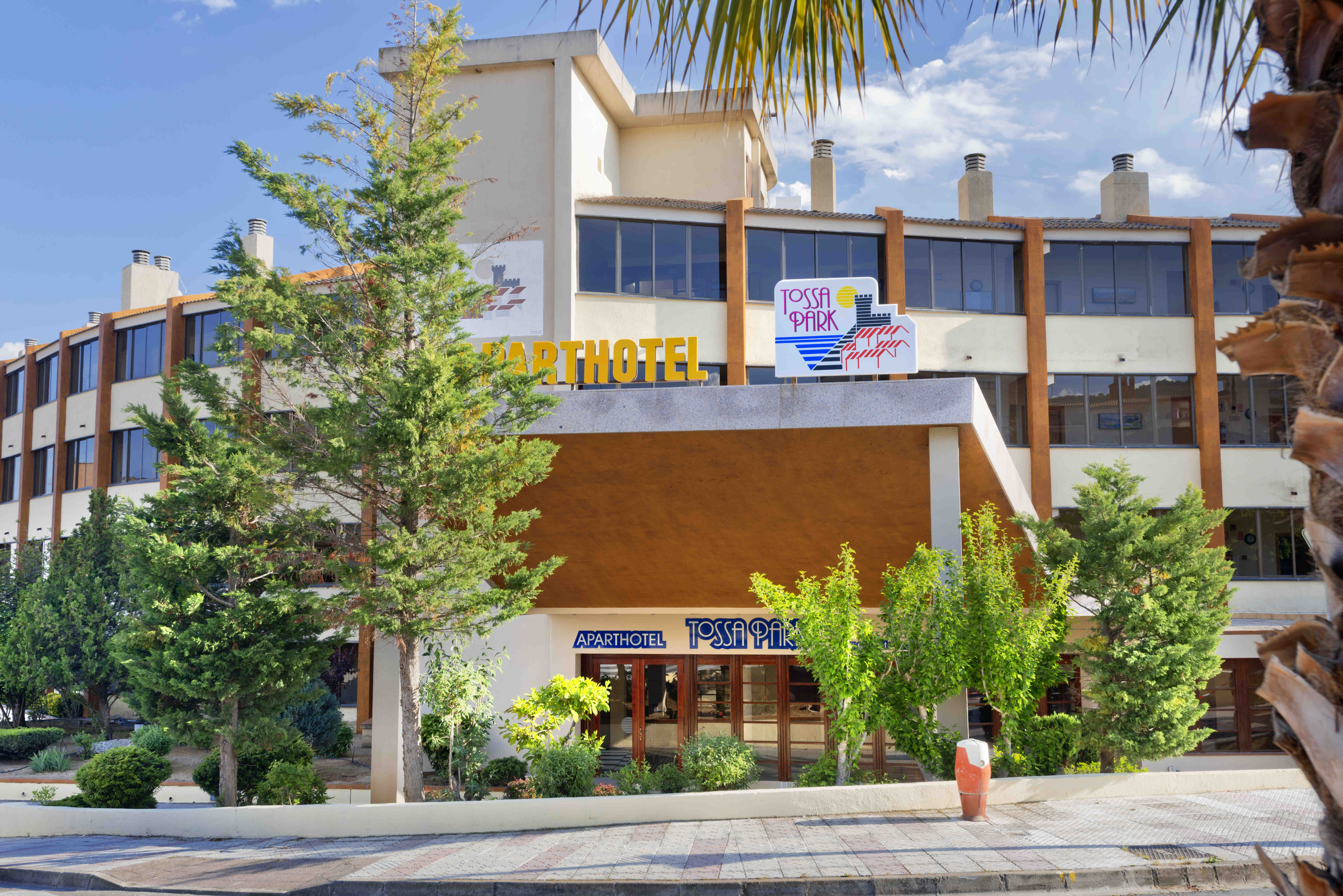 Фото Aparthotel GHT Tossa Park