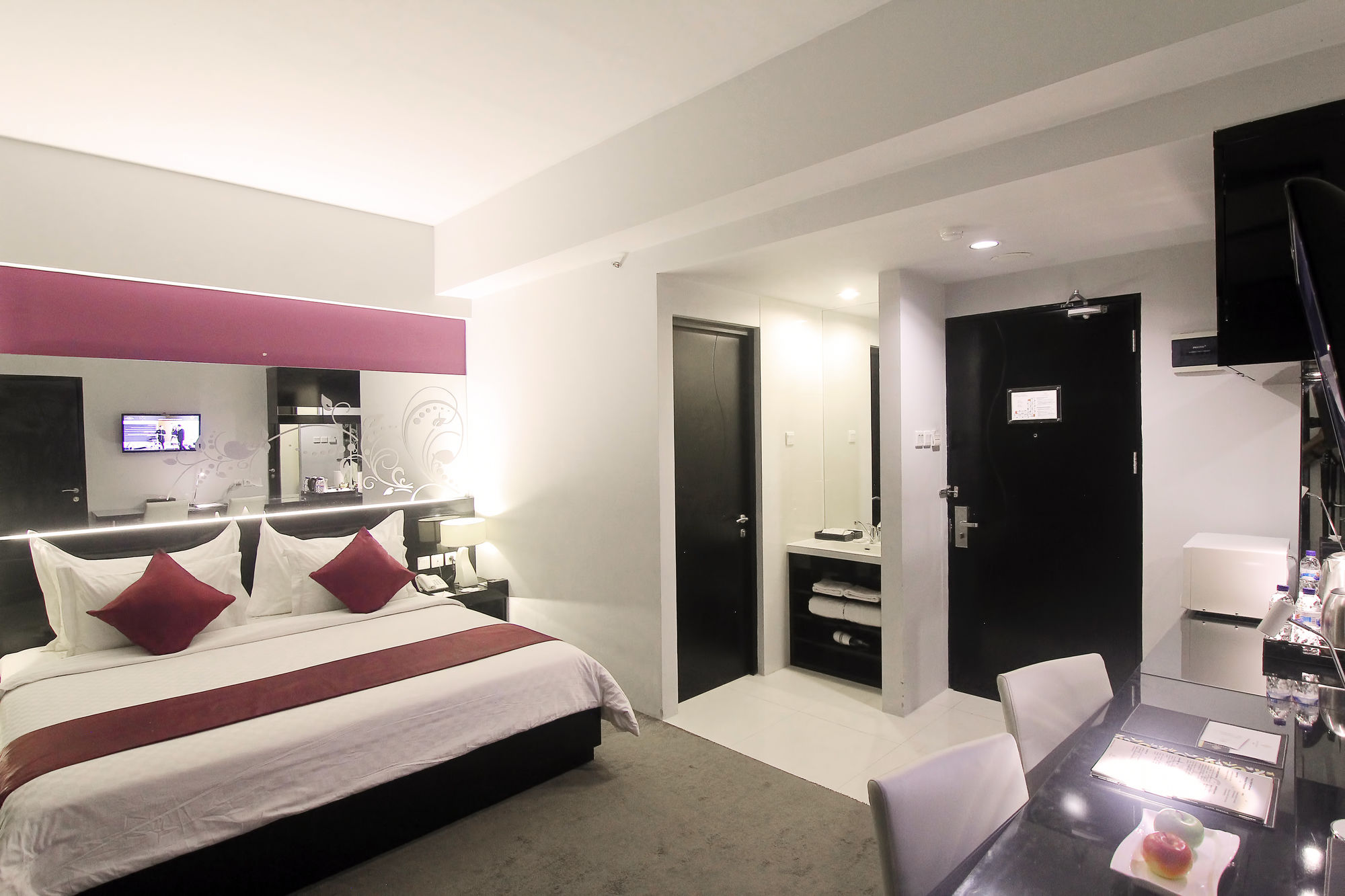 Фото Grand Darmo Suite Hotel