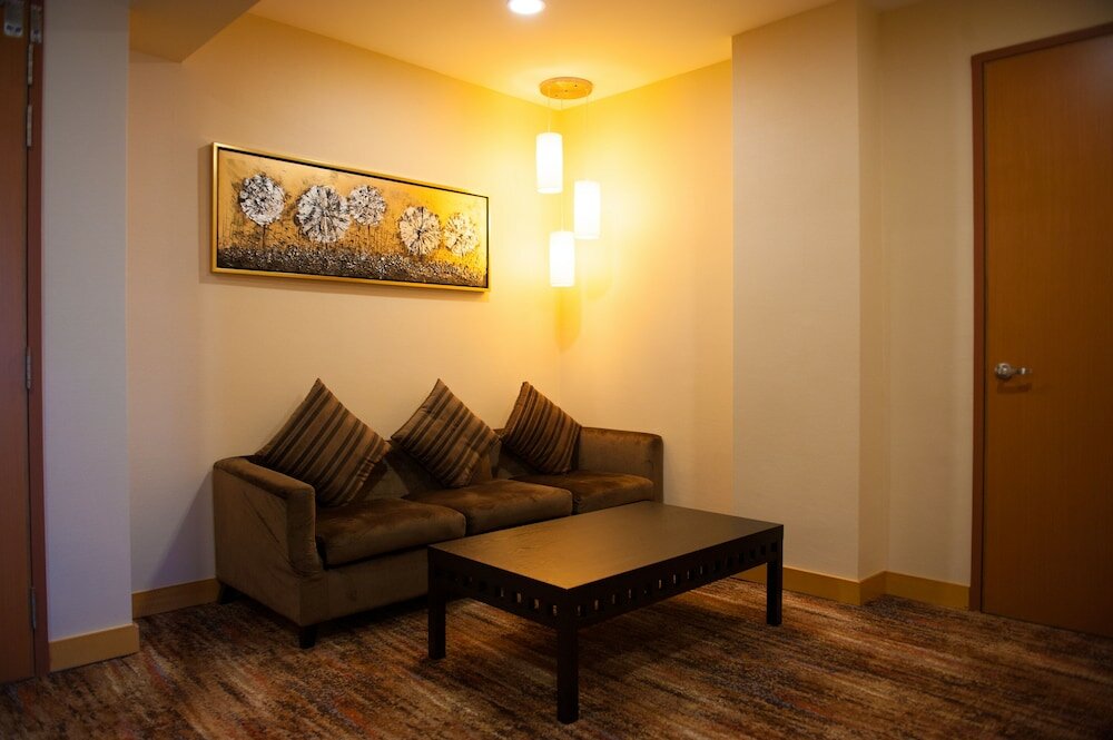 Фото The Waterfront Hotel