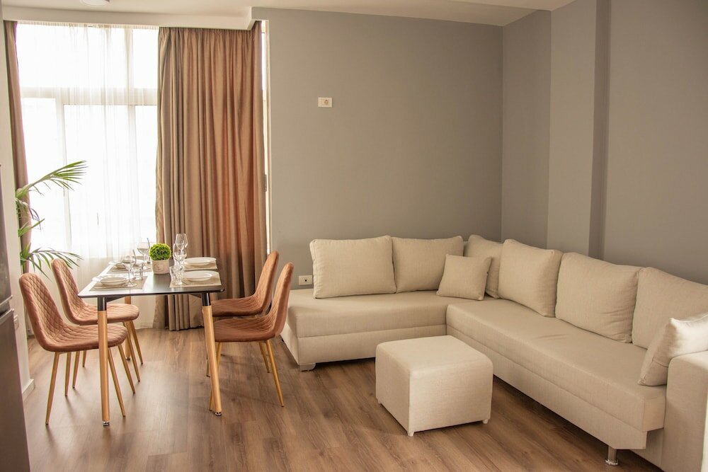 Фото Wave Beachfront Apartments