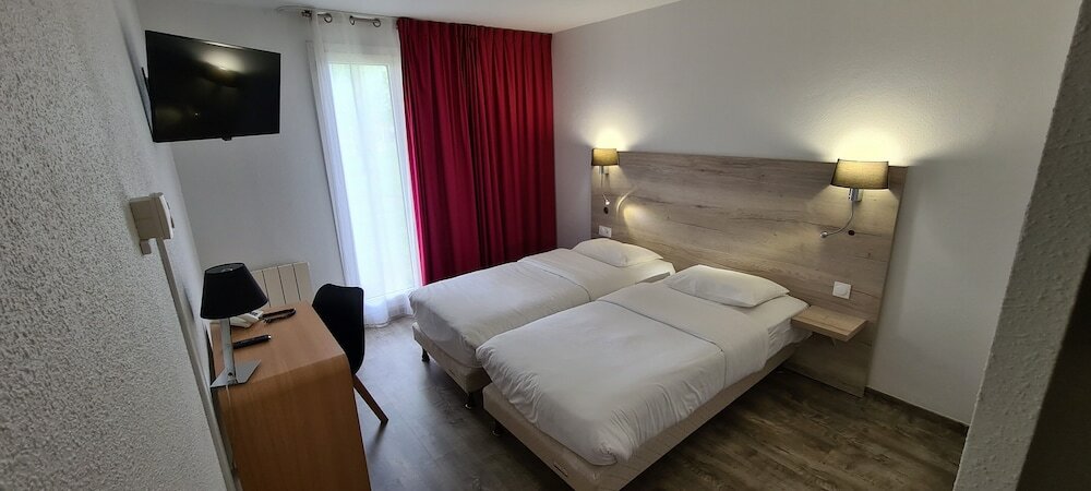 Фото Hostellerie Saint Vincent Beauvais Aéroport