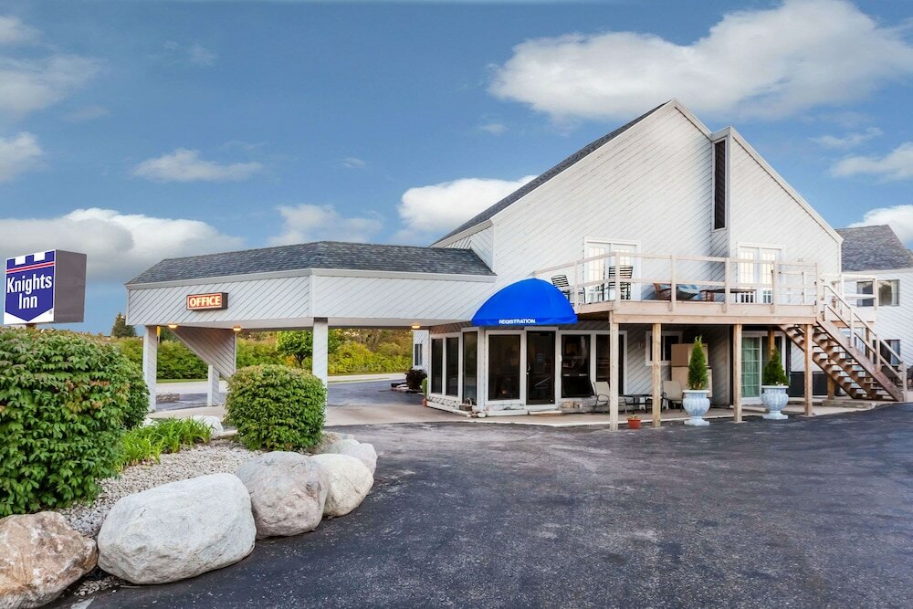 Фото Knights Inn Mackinaw City