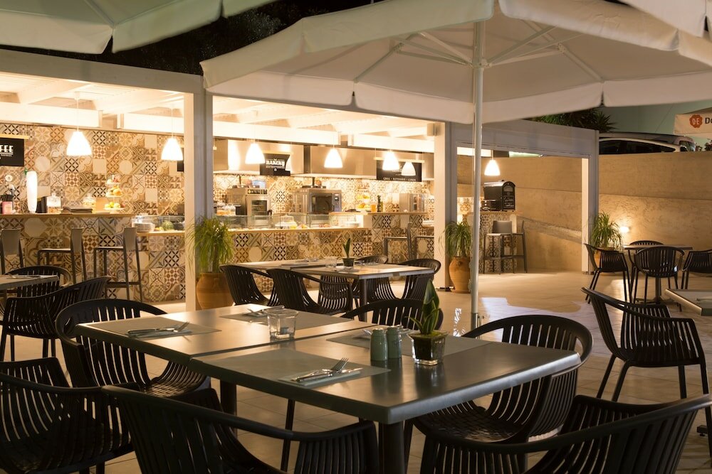 Фото Sundance Apartments and Suites