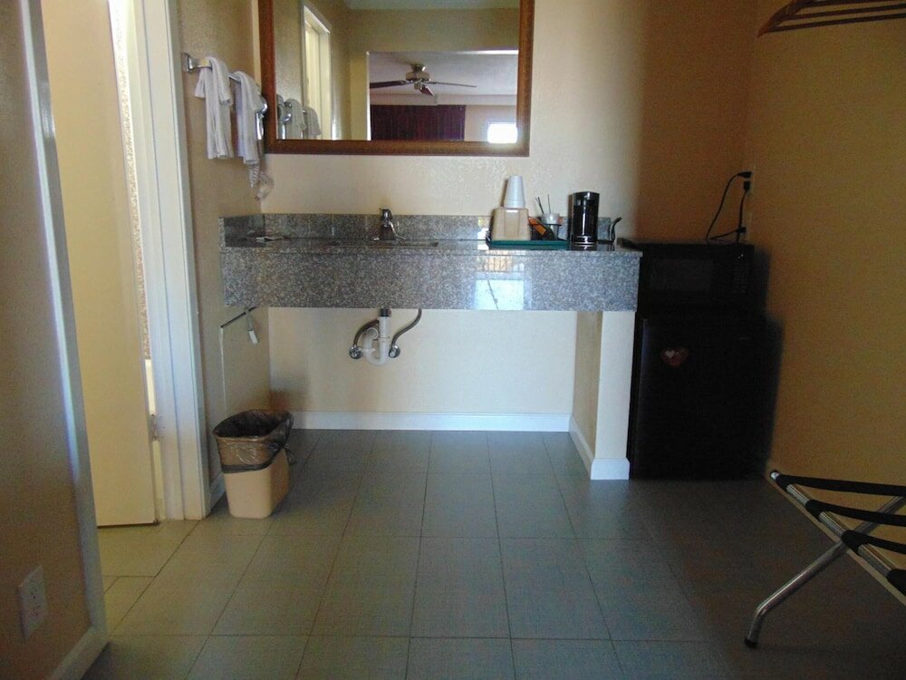 Фото The Heart of Texas Motel