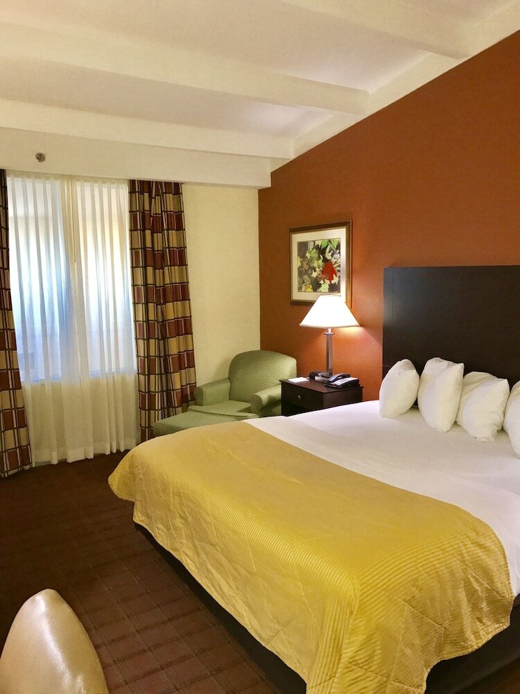 Фото Clarion Hotel & Suites Hamden - New Haven