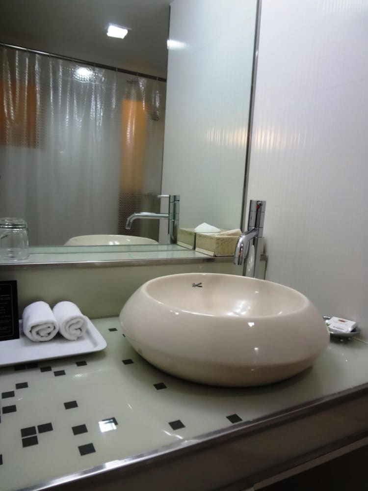 Фото Hotel Kohinoor Continental, Airport