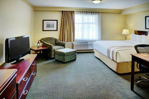 Гостиница Chateau Nova Kingsway в Эдмонтоне