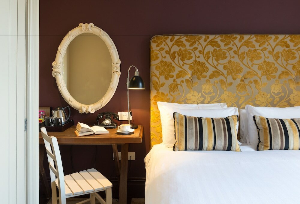 Фото The Crown Manor House Hotel