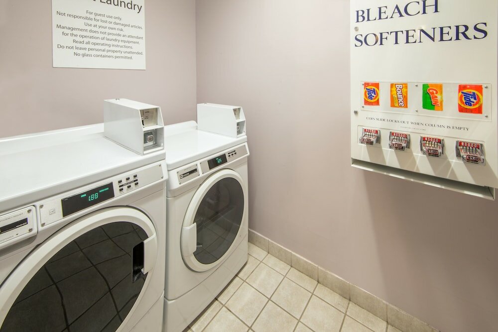 Фото Holiday Inn Express Cleveland Airport - Brookpark, an Ihg Hotel