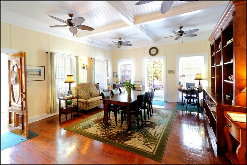 Фото The Guesthouses at Southernmost Beach Resort