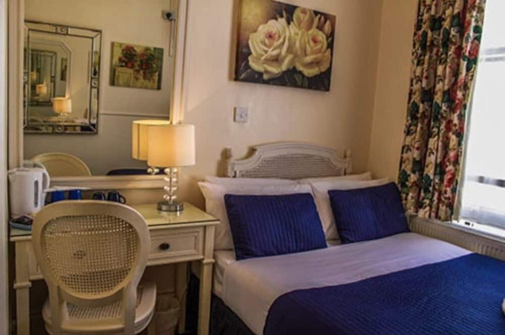 Фото Blades Hotel