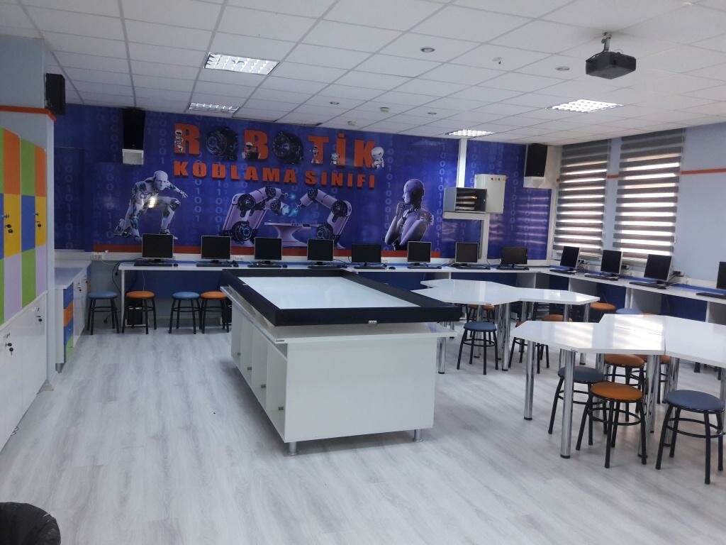 Lyceum Emlakbank Suleyman Demirel Anatolian High School, Izmir, photo